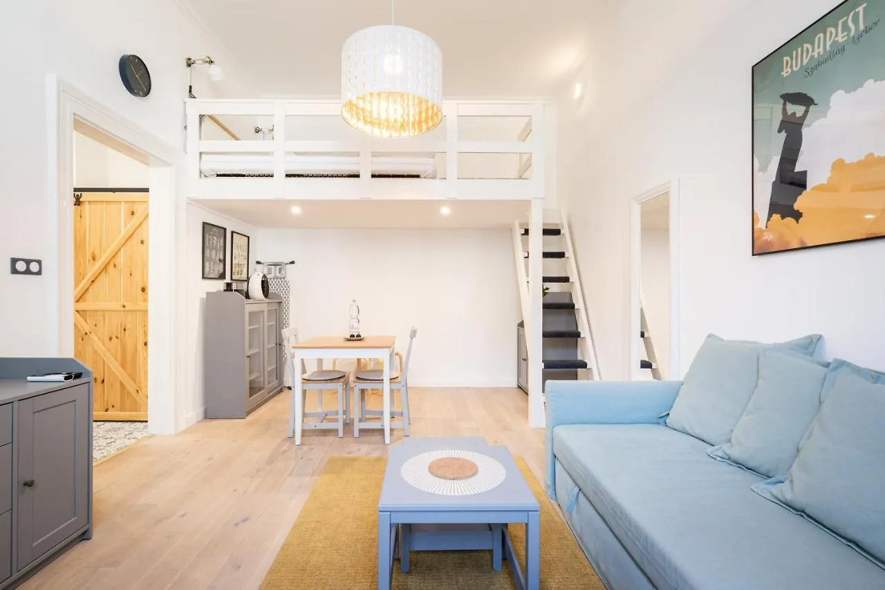 Youth Motive Studio With Gallery Budapest