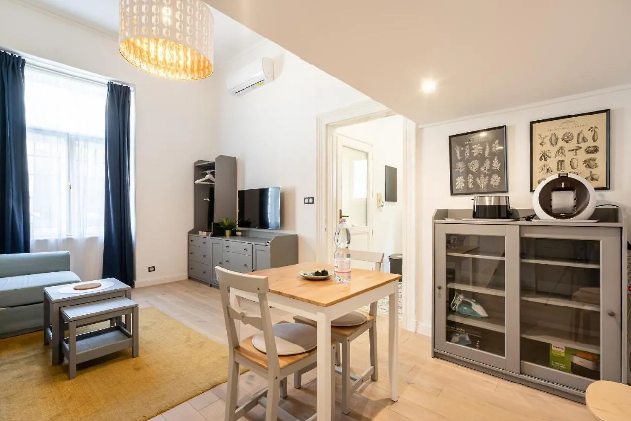 Apartment Youth Motive Studio With Gallery Budapest