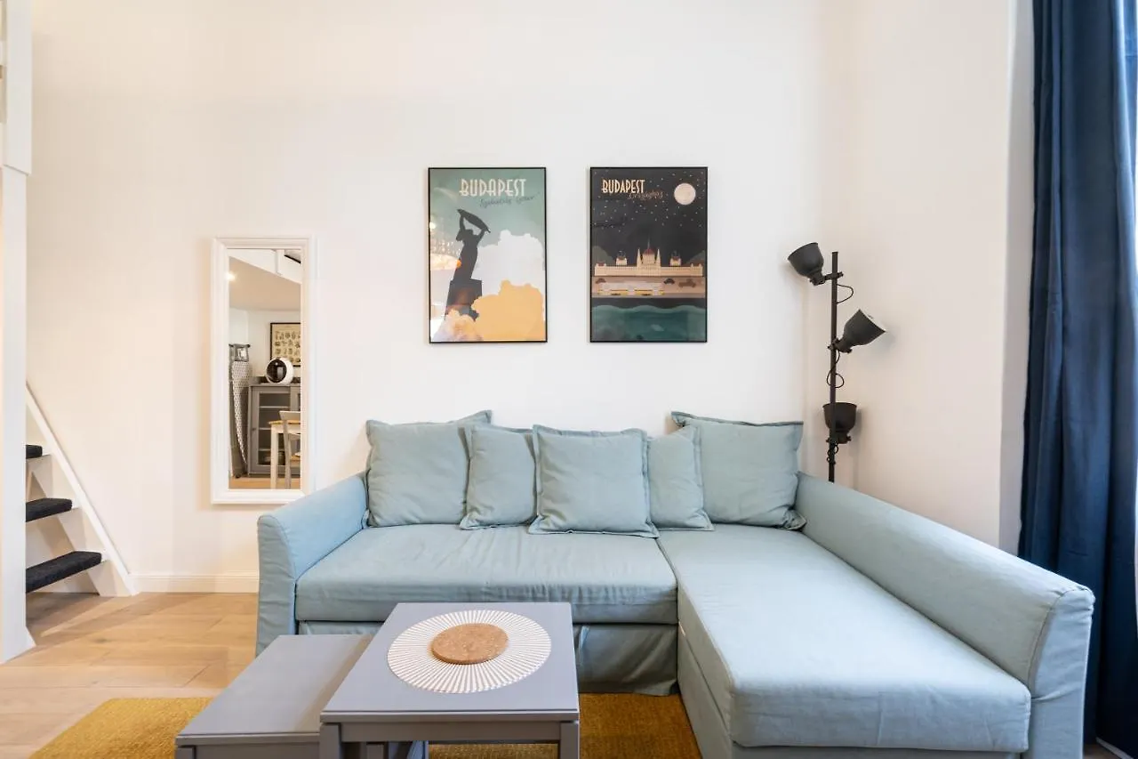 Youth Motive Studio With Gallery Budapest Apartment