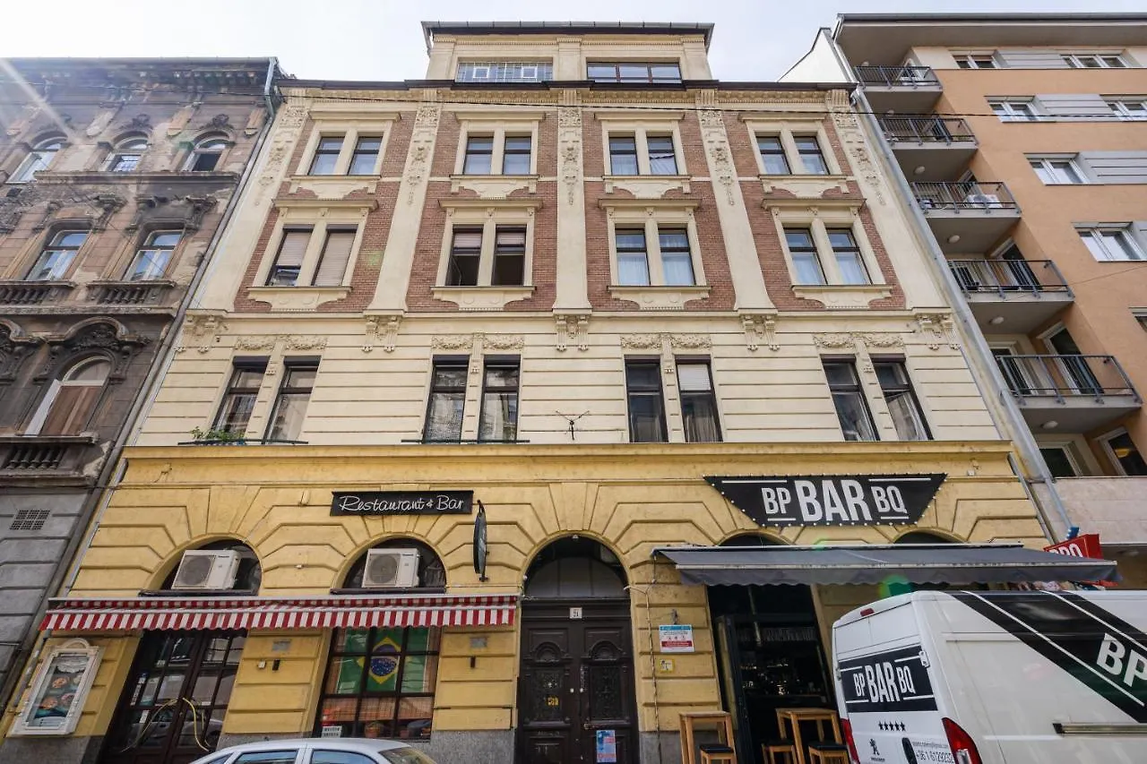 Youth Motive Studio With Gallery Budapest Apartment